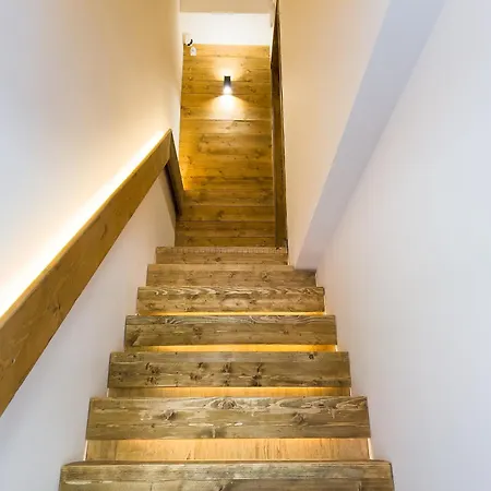 Wolf House Nocleg ze śniadaniem 3*